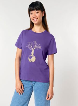 Tshirt femme en coton biologique et aux teintures organiques, de couleur mauve avec dessin d'un arbre et d'une planète de couleur beige.