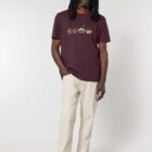 Tshirt homme manche courte en coton biologique avec un dessin représentant les éléments de la nature sur une ligne avec l'inscription des racines aux étoiles de couleur vert jade et de sérigraphie noir.