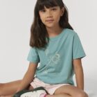 Tshirt enfant manche courte en coton biologique. De couleur turquoise avec le dessin d'un bouquet de planète et du petit prince. La couleur de la sérigraphie est beige.