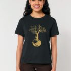 Tshirt femme en coton bio manche courte de couleur noir avec le dessin d'un arbre et d'une planète en sérigraphie doré.