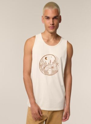 Débardeur homme coton biologique couleur naturel du coton avec le dessin d'un yin et yang de la nature, d'un coté les montagnes et de l'autre la plage la sérigraphie est de couleur marron clair.