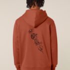 Sweat pour homme et femme en coton biologique de couleur terracotta avec un dessin dans le dos représentant les cinq éléments de sérigraphie noir.