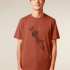 Tshirt manche courte en coton bio pour homme de couleur terracotta avec un dessin représentant les cinq éléments et la sérigraphie est de couleur noir.
