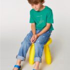 Tshirt enfant manche courte en coton biologique de couleur vert émeraude avec le dessin d'une baleine et des motifs polynésiens. La couleur de la sérigraphie est beige.