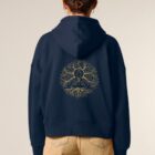 Veste sweat femme en coton biologique de couleur marine avec le dessin d'un bouddha sur des racines et entouré de branches d'arbre dans le dos en sérigraphie doré.