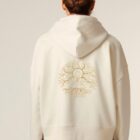 Veste sweat femme en coton biologique de la couleur naturel du coton avec le dessin d'un bouddha sur des racines et entouré de branches d'arbre dans le dos en sérigraphie doré.