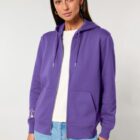 Veste sweat pour homme et femme en coton biologique de couleur mauve avec un dessin de montagne dans le dos et une inscription noté silence de sérigraphie beige.