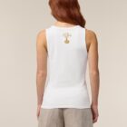 Débardeur femme en coton biologique couleur blanc avec le dessin de la marque entre les épaules et la sérigraphie est de couleur doré.