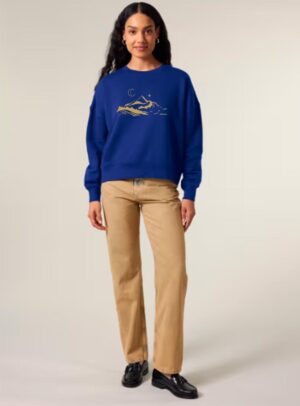 Sweat femme en coton biologique de couleur bleu indigo. avec la sérigraphie d'une montagne et écrit silence de couleur doré.