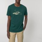 Tshirt homme manche courte en coton biologique couleur vert sapin avec le dessin d'une montagne et inscrit silence de sérigraphie beige.
