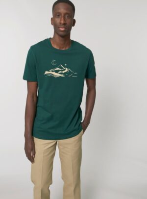 Tshirt homme manche courte en coton biologique couleur vert sapin avec le dessin d'une montagne et inscrit silence de sérigraphie beige.