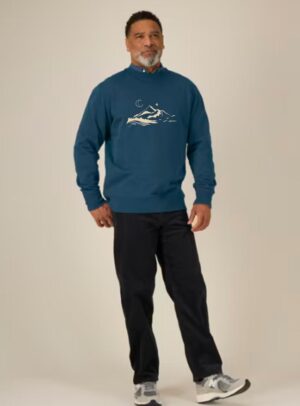 Sweat homme en coton biologique de couleur denim. avec la sérigraphie d'une montagne et écrit silence de couleur beige.