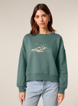 Sweat femme en coton biologique de couleur vert jade avec le dessin d'une montagne et écrit silence, la sérigraphie est de couleur beige.