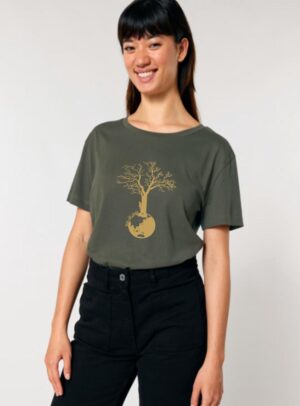 Tshirt femme manche courte couleur kaki avec le dessin d'un arbre sur une planète et sérigraphie de couleur doré.