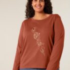 Tshirt manche longue en coton bio femme de couleur terracotta avec un dessin représentant les cinq éléments de la nature. La couleur de sérigraphie est beige.