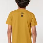 Tshirt enfant manche courte en coton biologique de couleur ocre vue de dos avec le dessin de la marque entre les épaules et la sérigraphie est de couleur noir.