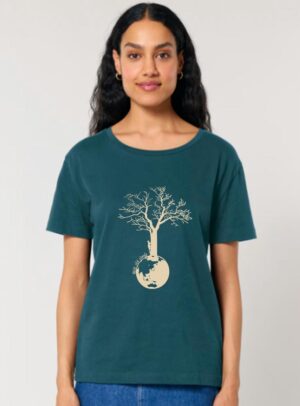 Tshirt femme manche courte couleur bleu ardoise avec le dessin d'un arbre sur une planète et sérigraphie de couleur beige.
