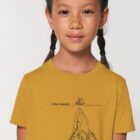 Tshirt enfant manche courte en coton biologique de couleur ocre avec un dessin représentant une baleine avec des motifs polynésiens en sérigraphie de couleur noir.