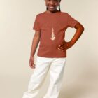 Tshirt enfant manche courte coton biologique couleur terracotta avec le dessin d'une pyramide d'animaux sur la planète qui attrapent les étoiles. La couleur de sérigraphie est beige.