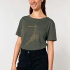 Tshirt femme manche courte en coton biologique de couleur kaki avec un dessin représentant une baleine avec des motifs polynésiens en sérigraphie de couleur doré.