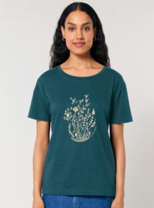 Tshirt femme à manche courte en coton biologique de couleur bleu ardoise avec un dessin de bouquet de fleurs en forme allongée. Avec une inscription ' La clef des champs', la sérigraphie est de couleur beige.