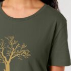 Tshirt femme manche courte couleur kaki avec le dessin d'un arbre sur une planète et sérigraphie de couleur doré.