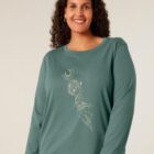 Tshirt manche longue en coton bio femme de couleur vert jade avec un dessin représentant les cinq éléments de la nature. La couleur de sérigraphie est beige.
