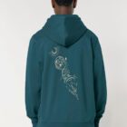 Sweat avec fermeture éclaire pour homme et femme en coton biologique de couleur bleu ardoise avec un dessin dans le dos représentant les cinq éléments. La sérigraphie est de couleur beige.