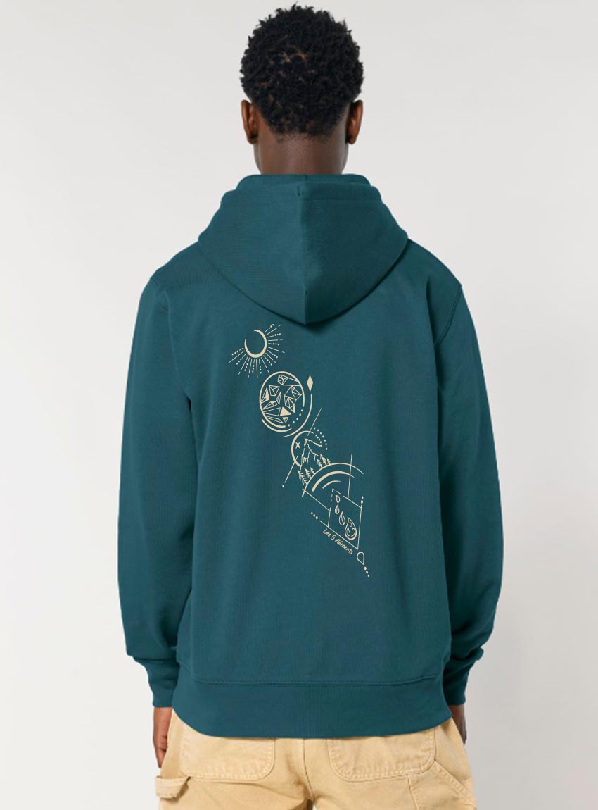 Sweat avec fermeture éclaire pour homme et femme en coton biologique de couleur bleu ardoise avec un dessin dans le dos représentant les cinq éléments. La sérigraphie est de couleur beige.