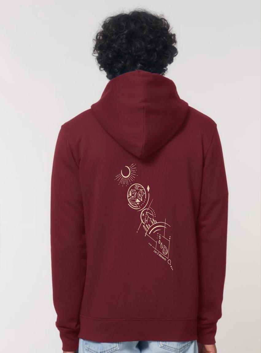 Sweat avec fermeture éclaire pour homme et femme en coton biologique de couleur bordeau avec un dessin dans le dos représentant les cinq éléments. La sérigraphie est de couleur beige.