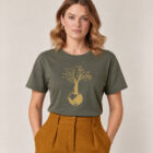 T-shirt femme manche courte en coton biologique couleur kaki avec le dessin d'un arbre sur une planète et sérigraphie de couleur doré. Zoom sur le t-shirt.