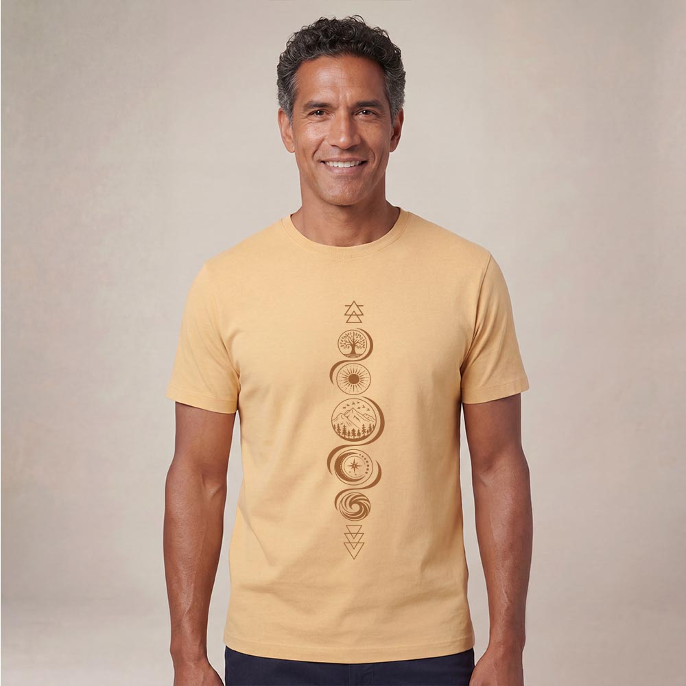 T-shirt homme manche courte en coton biologique couleur blé avec le dessin de chaque élément de la nature, la sérigraphie est de couleur marron. Zoom sur le t-shirt.