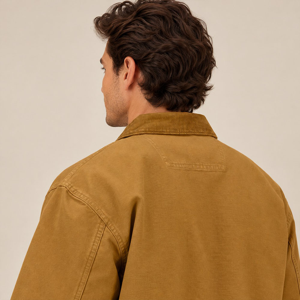 Veste bio homme couleur camel vue de dos et zoom sur le haut de la veste.